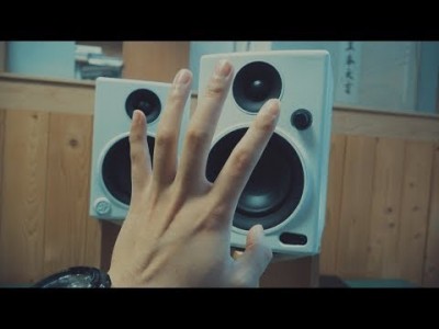 스피커 소리, 책상에 울린다면